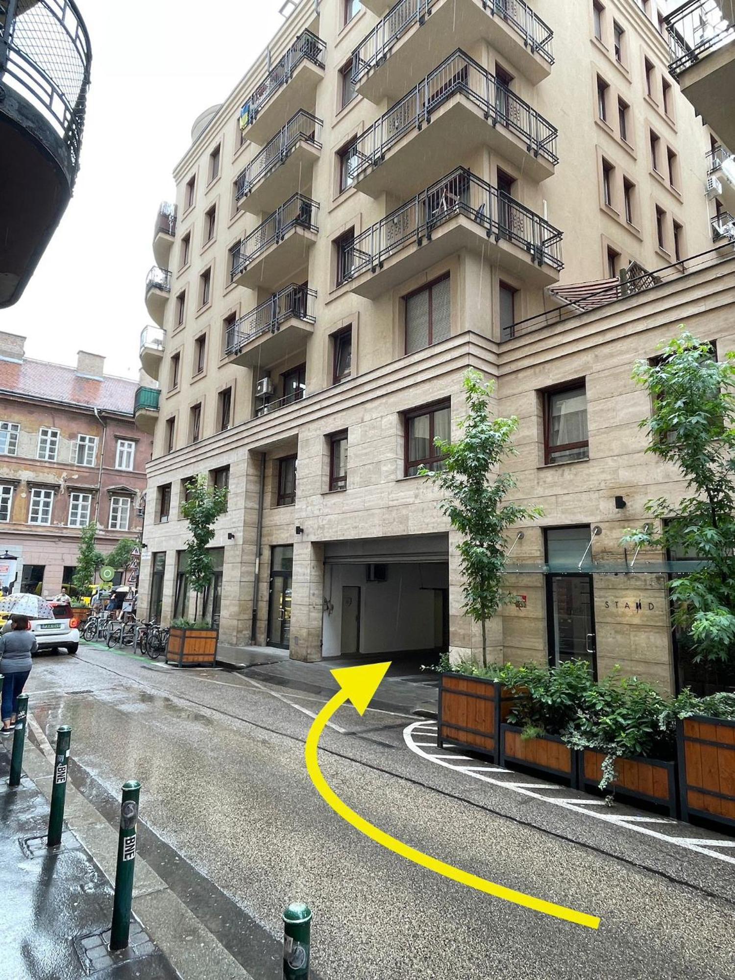 Szekely Apartment Near Deak Ferenc Square With Free Parking In Garage Budapest Exterior photo